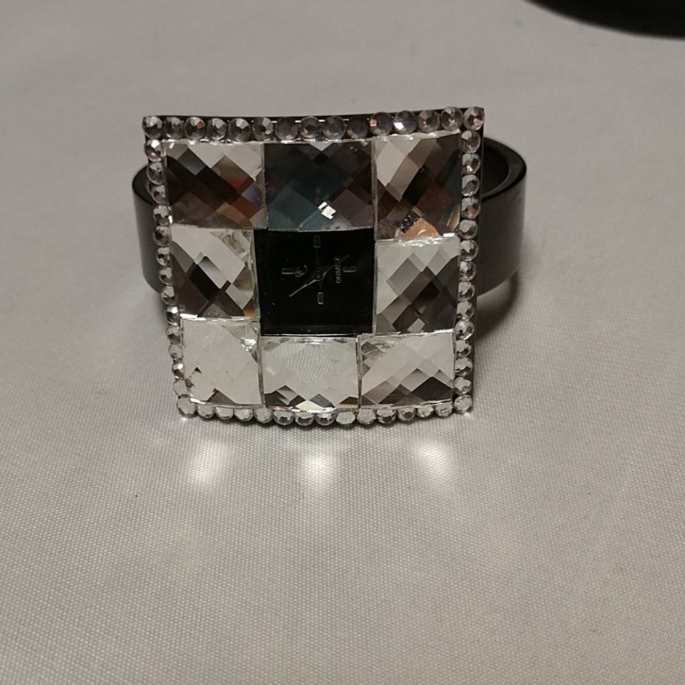 Fashion watch with rhinestones